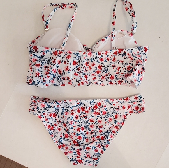 LIKE NEW Red and White Floral Bikini Lettuce hem edge swimsuit top and bottom - Picture 4 of 5